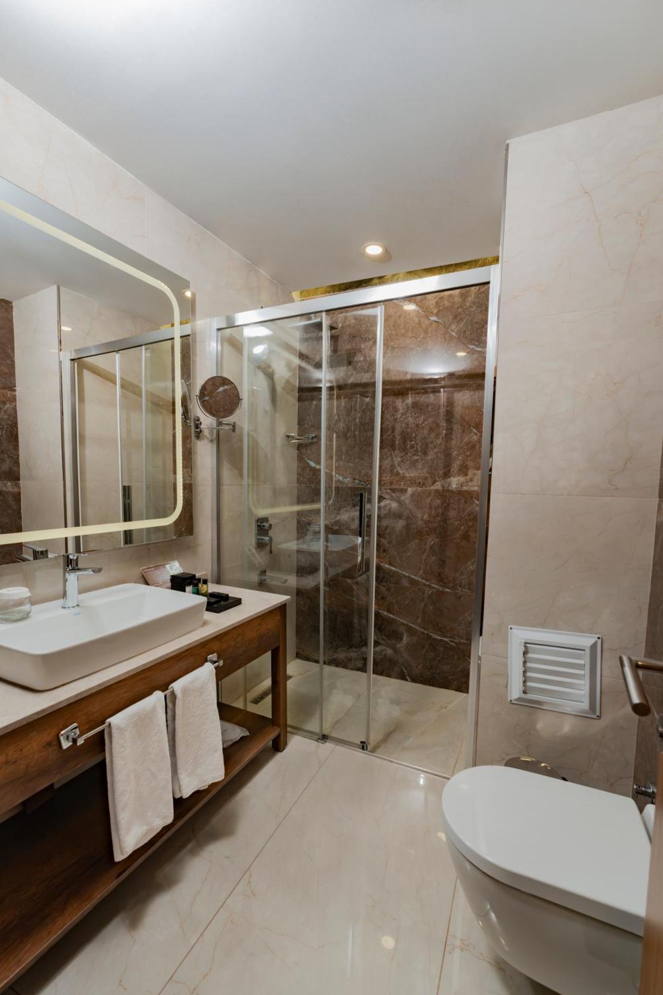 Standard Double or Twin Room,1588348548:JPEG